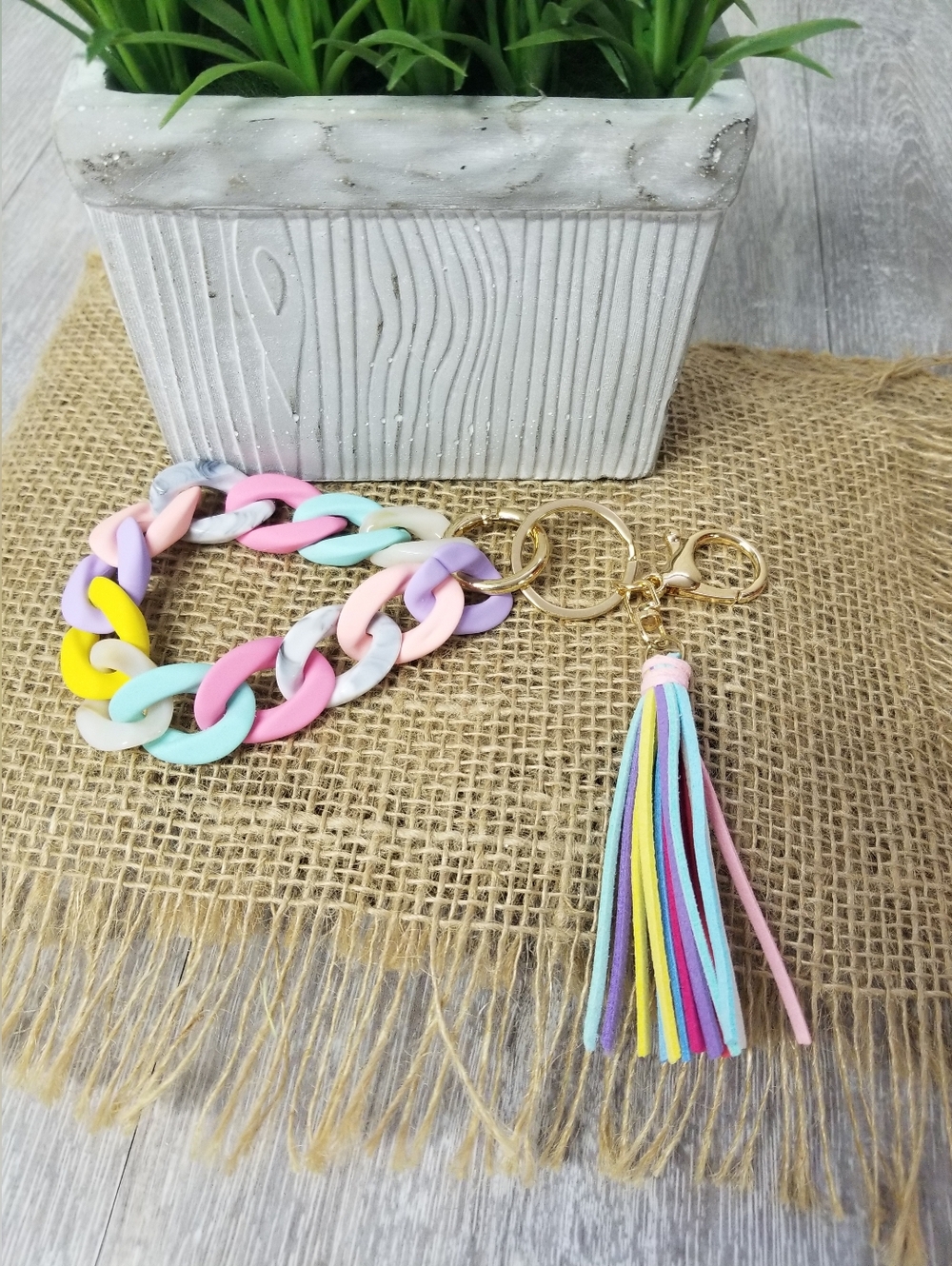 Colorful Acrylic Link Chain Keychain - Picture 3 of 4
